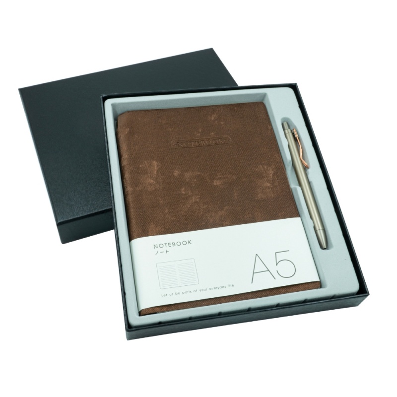 Agenda A5 nedatata + pix, CNX 163-25, maro, 100 pagini, cutie cadou neagra